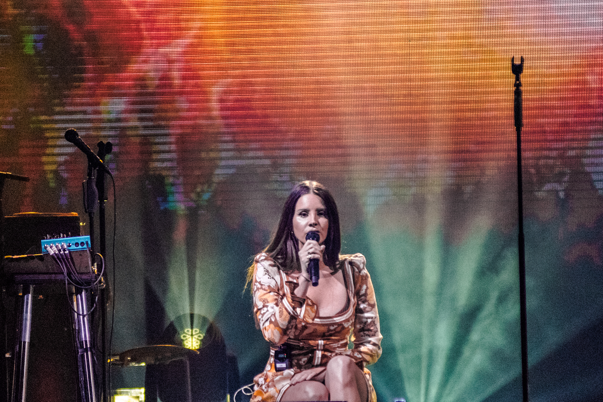 Lana singing Night Shift with Lucy Dacus in Chicago on November 8, 2019 :  r/lanadelrey